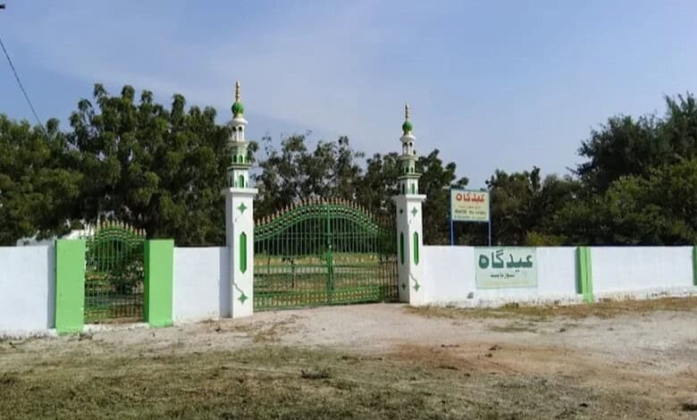 Pig carcass discovered inside Eidgah grounds in Suryapet, Telangana, prompting police investigation.
