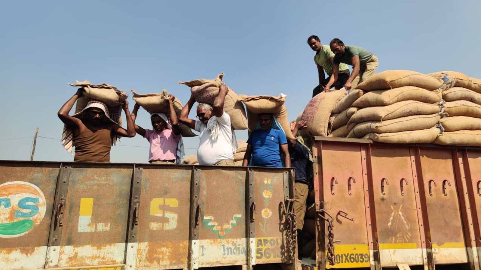 Fulfil Telangana Congress manifesto vow on Hamali welfare board: Activists to govt