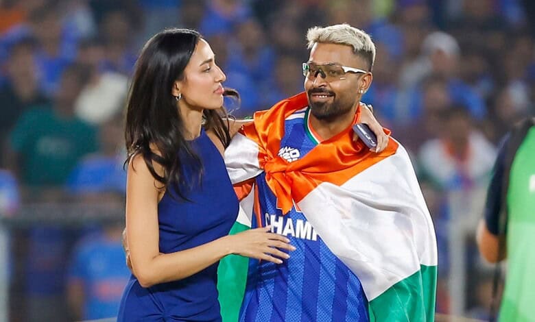 Hardik Pandya and Mahieka together at cricket match, discussing amidst crowd.