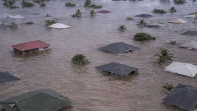 5,500 evacuated in Hawaii floods as dam failure feared