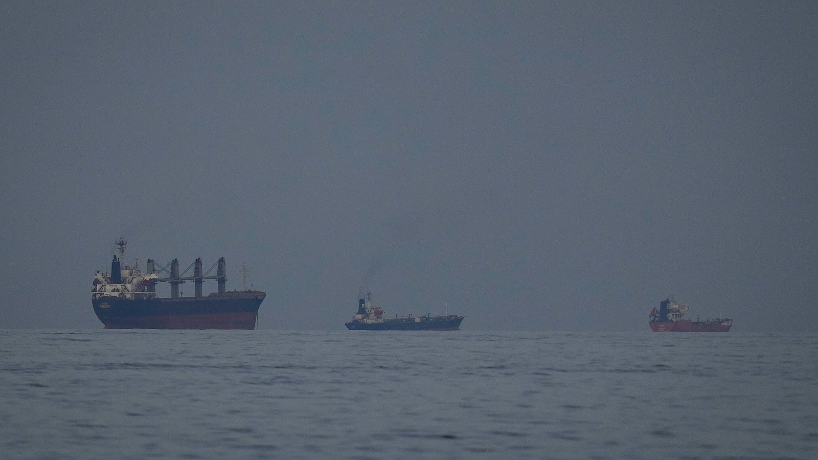 Indian ships pass Strait of Hormuz