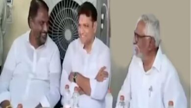 The image shows ministers D Sridhar babu and Adluri Laxman Kumar meeting T Jeevan Reddy at his residence in Jagtial on Saturday, March 21.