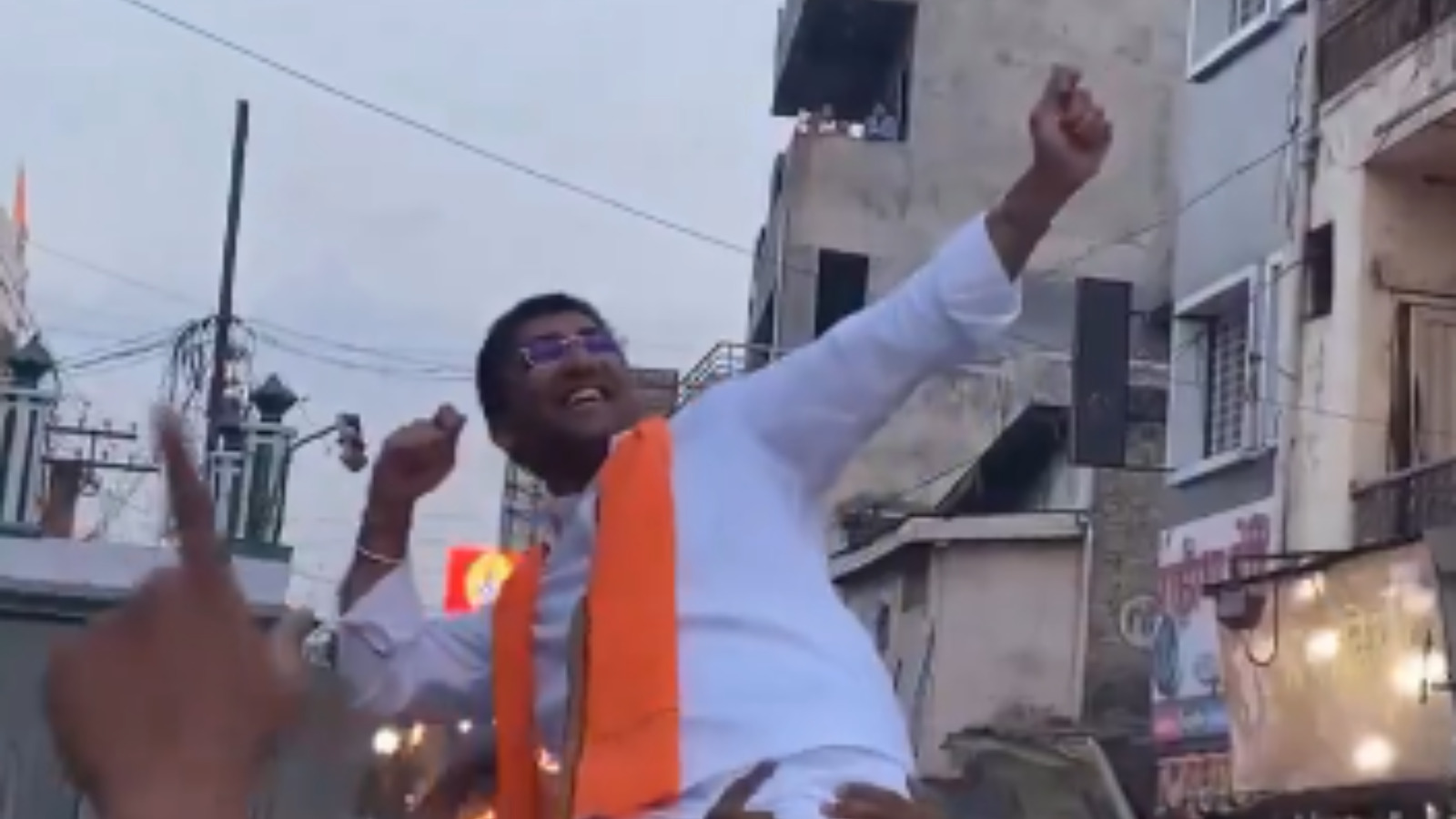 Main points arrow at a mosque