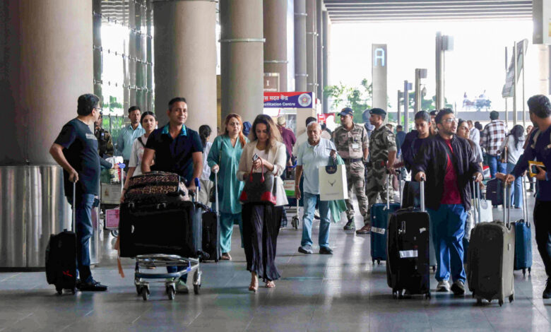 Passengers return from Middle East amid the escalating conflict