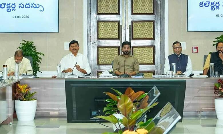 Telangana CM and officers discuss mid-day meal programme with school children.