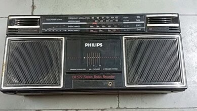 Vintage Philips tape recorder with dual speakers and radio controls.