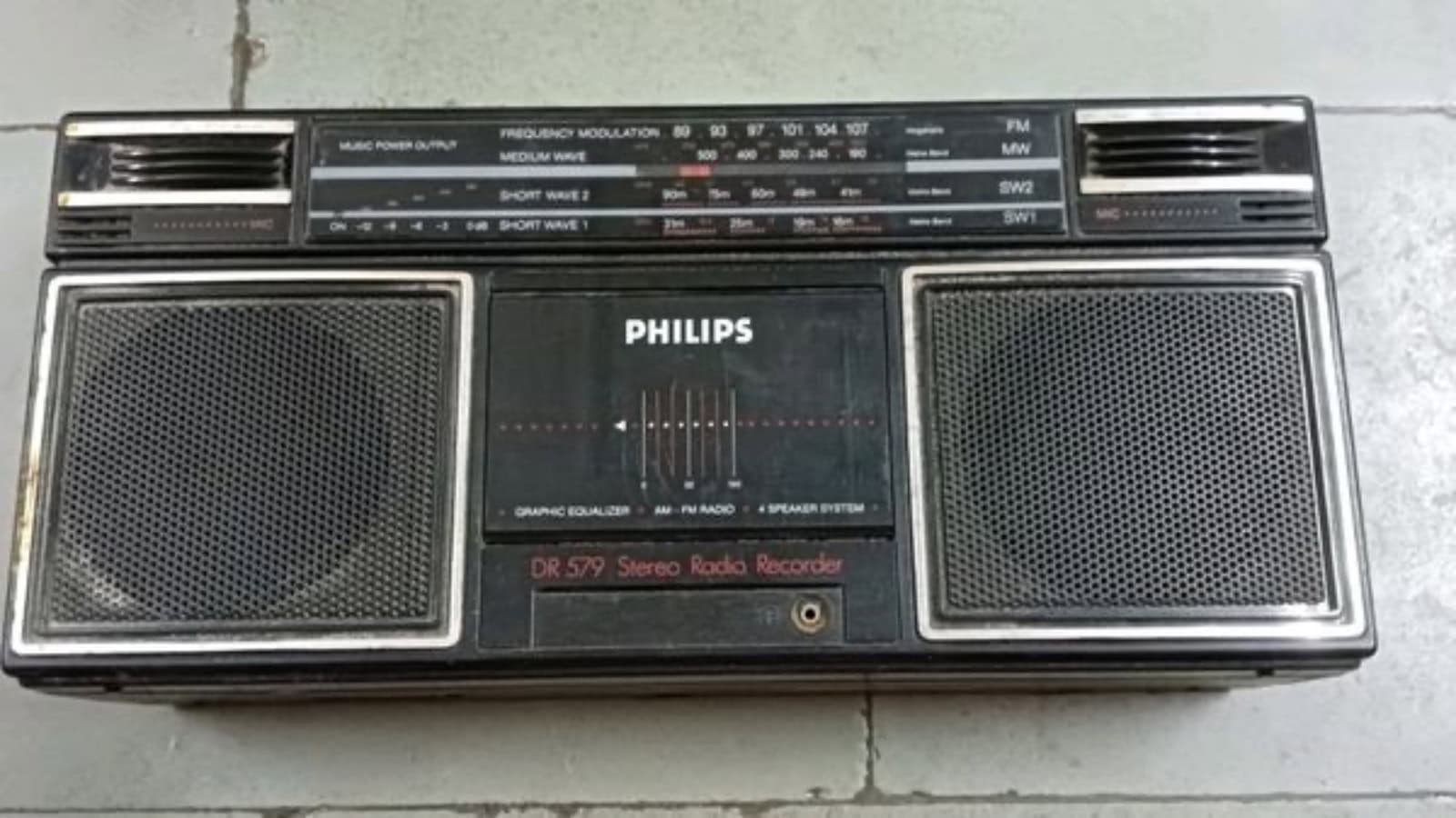 Vintage Philips tape recorder with dual speakers and radio controls.