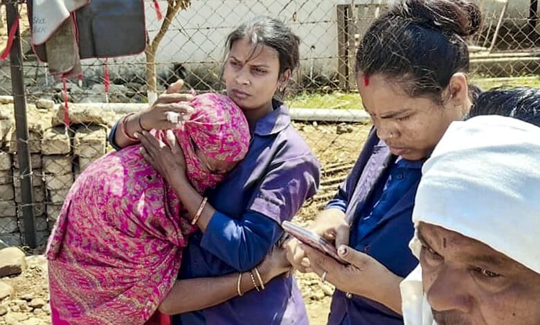 Mother grieving daughter’s death in Nagpur explosives factory tragedy.