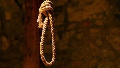 Image of a noose hanging from a wooden beam, symbolising suicide.