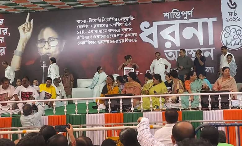 Mamata Banerjee leads sit-in protest against voter roll deletions in Bengal, addressing supporters at a p.