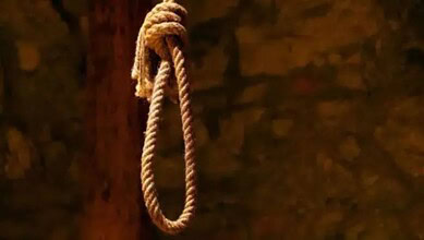 Image of a noose hanging against a brick wall, symbolising a tragic death related to financial distress.