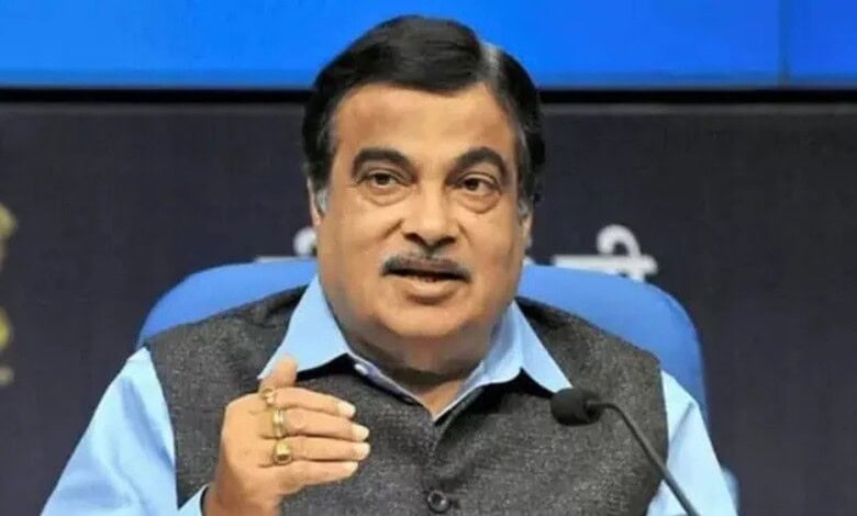Union Minister Nitin Gadkari addresses a meeting