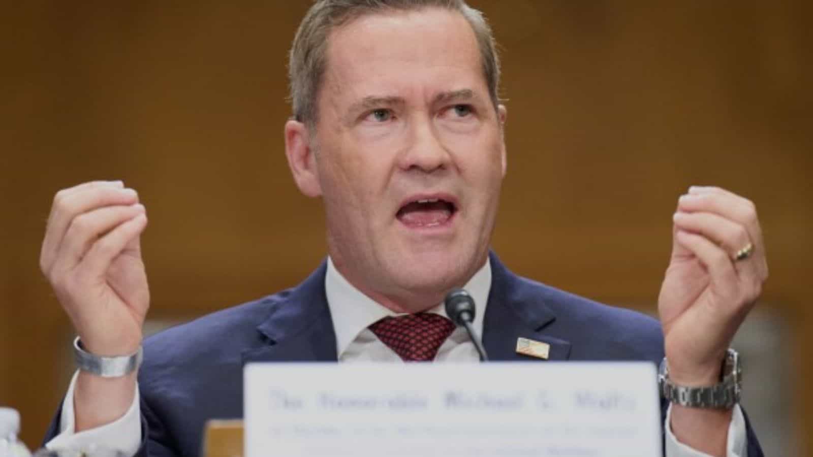 U.S. official criticises Afghanistan's government for using hostages as political leverage.