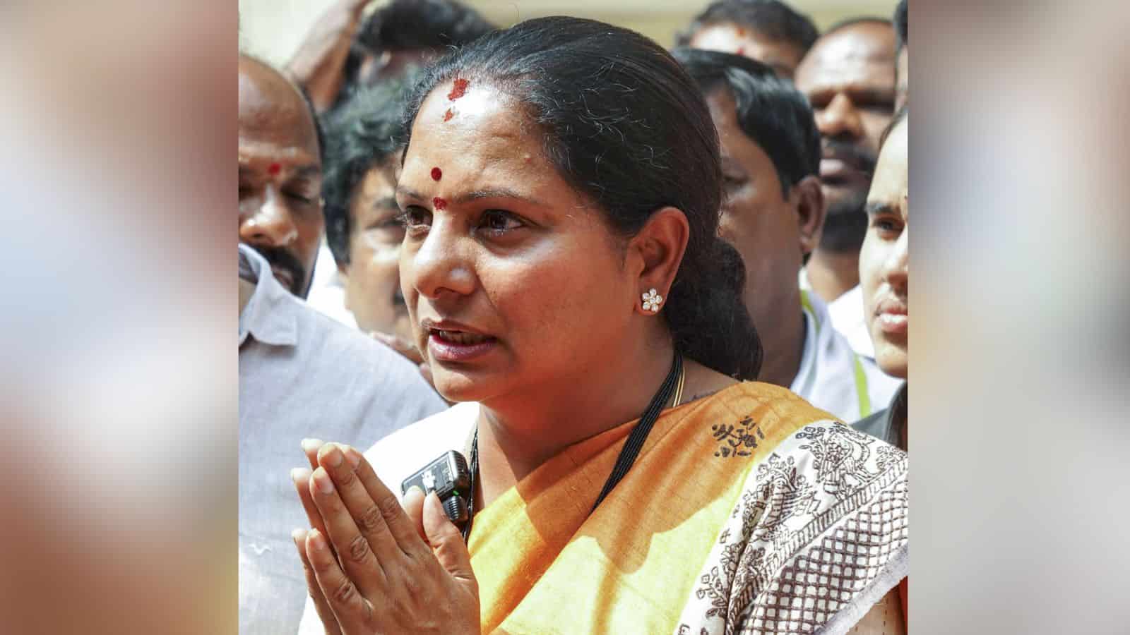 Kavitha calls off her indefinite fast in Khammam district supporting land outstees' rights.