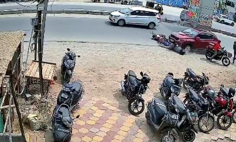 Car drags a man after accident in Hyderabad