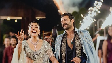 Vijay Deverakonda and Rashmika overwhelmed by fans' love at a public event, showcasing their popularity a.