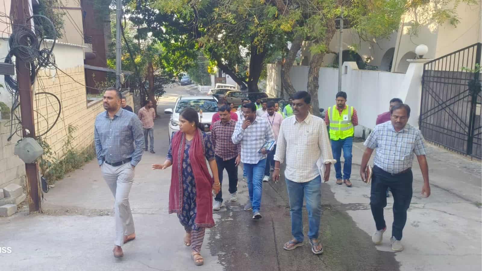 GHMC Commissioner inspects sanitation in Khairtabad zone