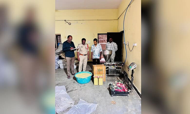 Rajendra Nagar Zone police raids illegal manufacturing units, seizes 1800 kg of adulterated ginger-garlic paste