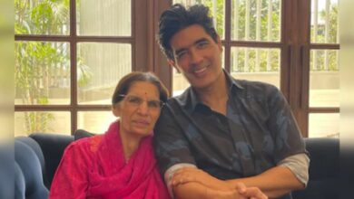 Manish Malhotra with mother Garima