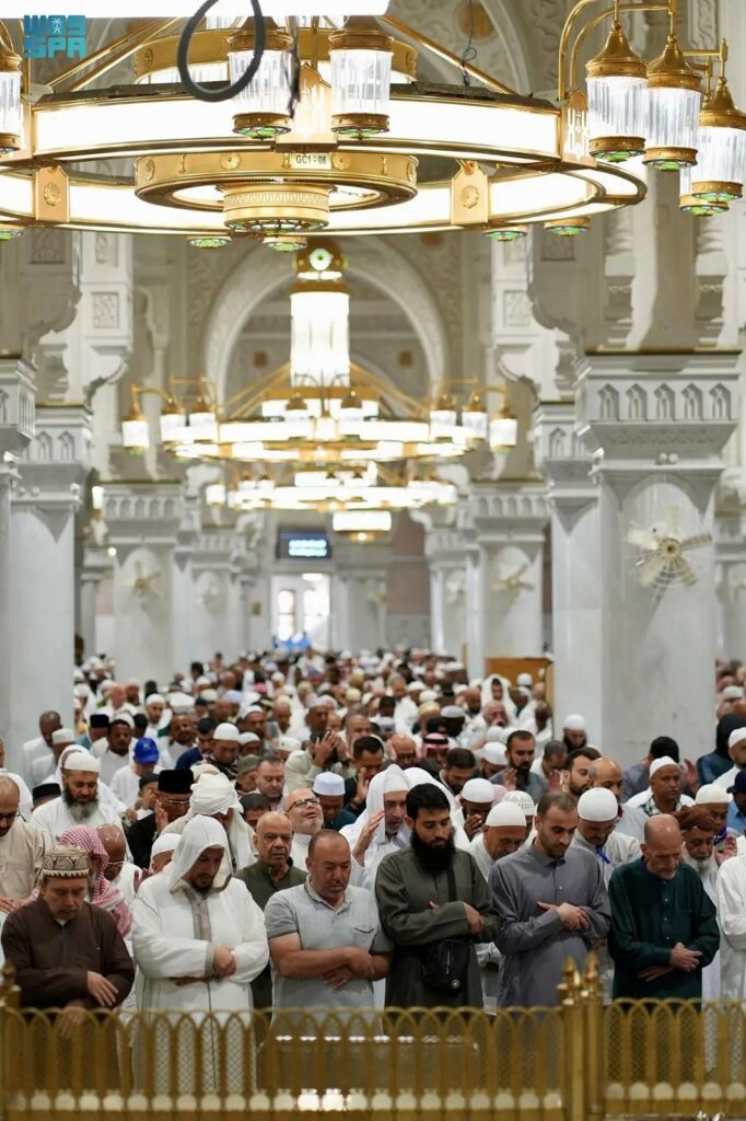 Worshippers performing Laylat Al-Qadr night prayers at the Prophet’s Mosque in Madinah.