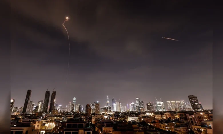 Missile interception streaks light up night sky over Tel Aviv during Iran conflict.