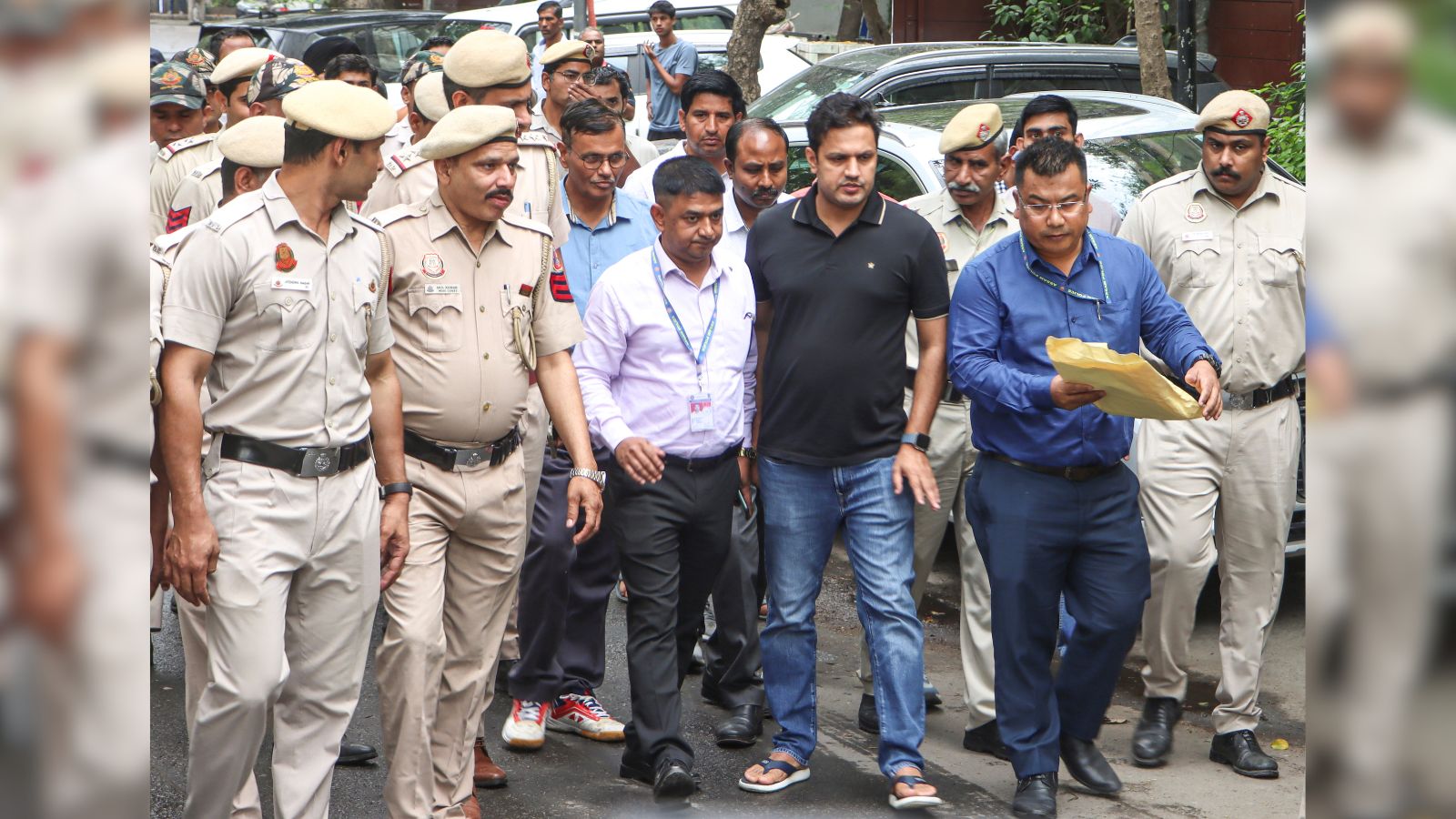 An Assam Police team and others leave the Delhi residence of Congress leader Pawan Khera after questioning in connection with a case linked to allegations made against Assam Chief Minister Himanta Biswa Sarma and his family, in New Delhi, on Tuesday, April 7.