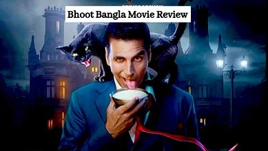 Akshay Kumar as Bhoot Bangla character with spooky background, movie review, horror film analysis.