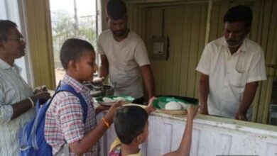 The image shows government school children eating breakfast at Indiramma Canteen in Hyderabad.