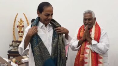 The image shows T Jeevan Reddy meeting KCR at the latter's farmhouse in Erravalli village of Siddipet district on Friday, April 10, 2026.