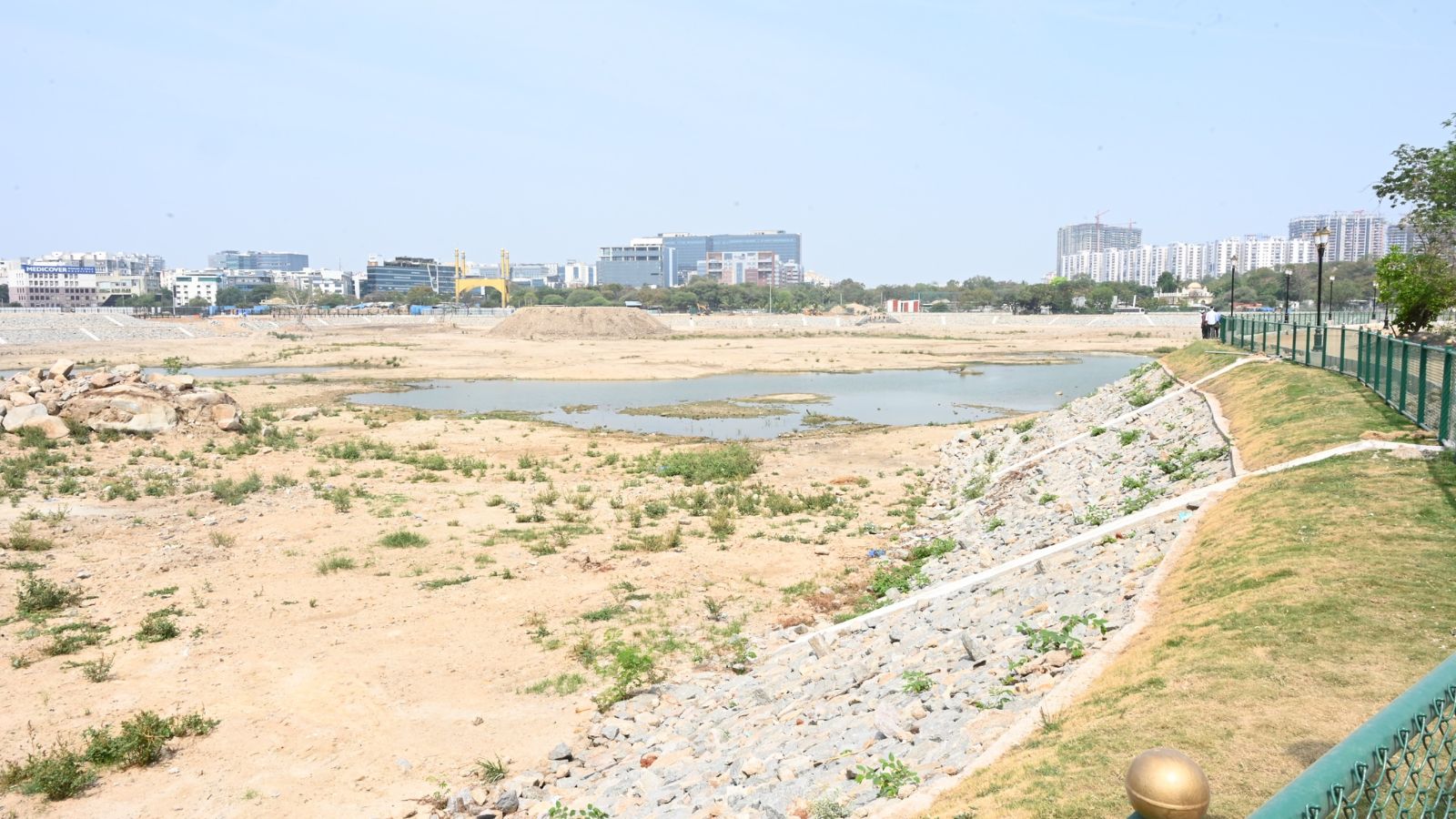 HYDRAA Commissioner AV Ranganath on Saturday, April 4, inspected Thammidikunta and Sunnam Cheruvu lakes in Madhapur