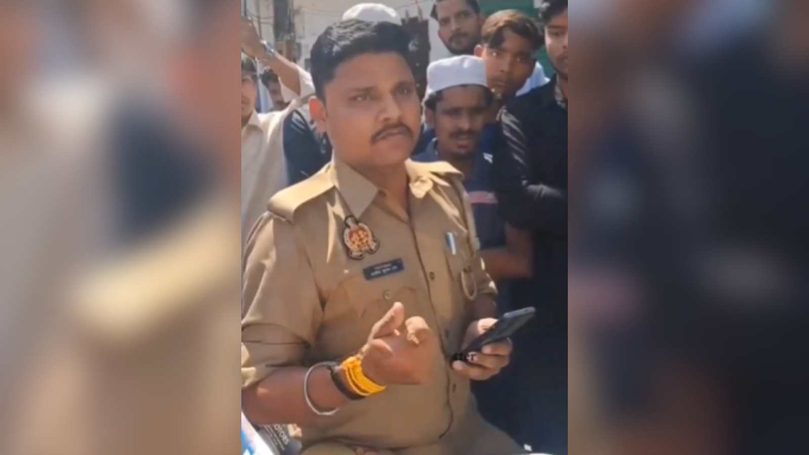 Lucknow cop enter mosque with shoes to take down loudspeaker during Friday prayers
