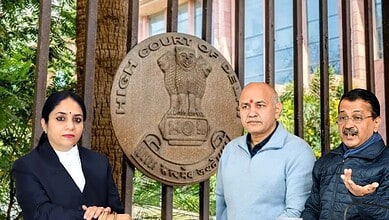 Arvind Kejriwal and Manish Sisodia outside Delhi High Court during excise case hearing.