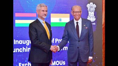 S Jaishnkar meets Navinchandra Ramgoolam