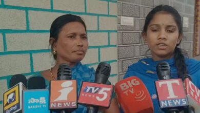 Telangana woman protests outside beau’s house after marriage refusal