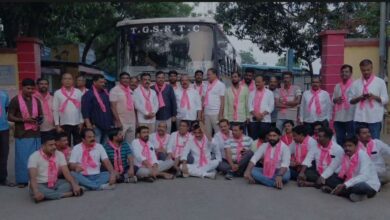 BRS members protest in Gajwel