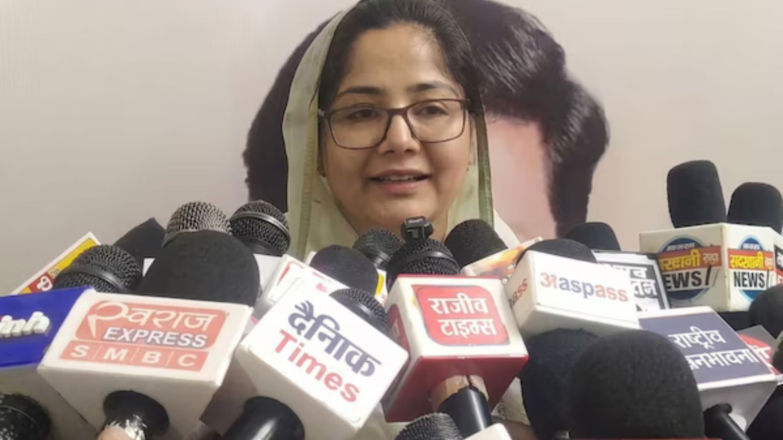 Congress Councillor Fouzia Shaik Alim addresses the meddia