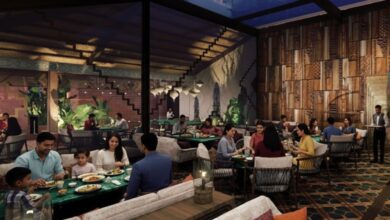 Customers at Nilofer Chath