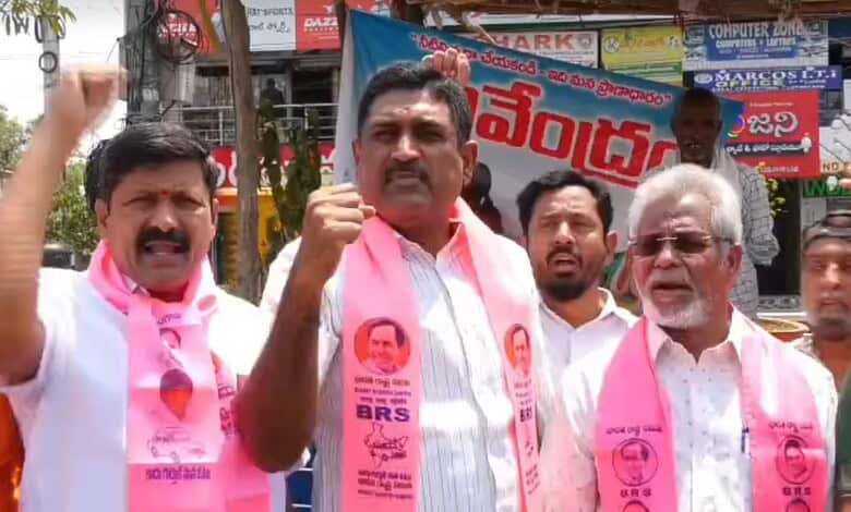 BRS supporters celebrate HC relief to KCR and Harish Rao during Kaleshwaram project case rally.