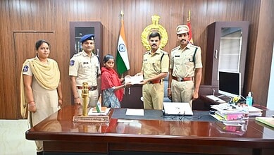 A woman Maoist surrenders before Mulugu police