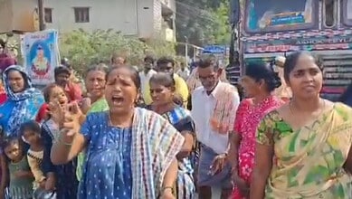 Group of Suryapet residents protesting with empty cans demanding drinking water.