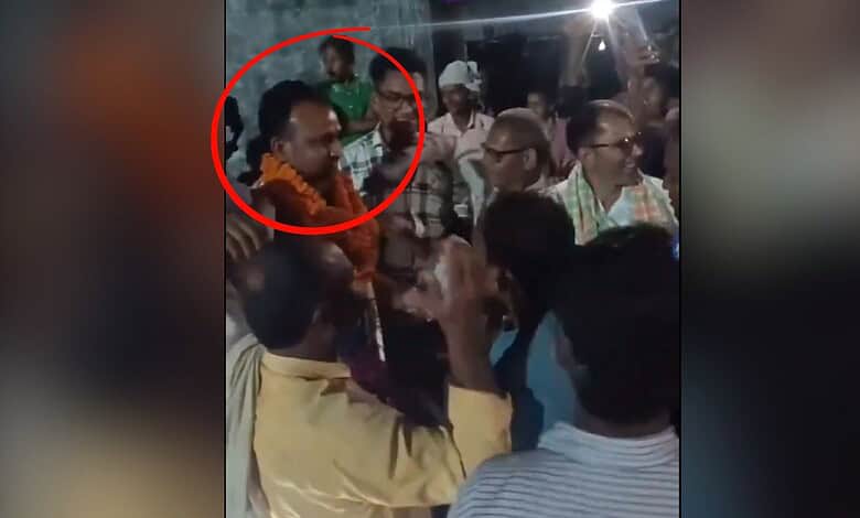 Roshan Khatoon, murder accused, receives hero’s welcome with 'zindabad' slogans at a public gathering.