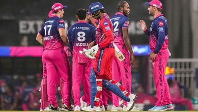 Players from Lucknow Super Giants in pink and blue uniforms on cricket field.