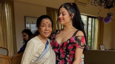 Asha Bhosle and Zanai Bhosle