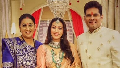 Barkha Bisht at a traditional event, smiling with two co-actors from Kyunki Saas Bhi Kabhi Bahu Thi 2.
