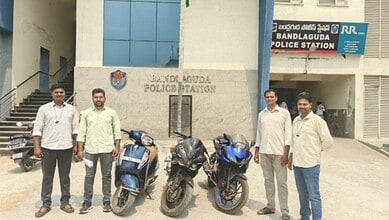 The image shows five men standing with stolen bikes outside Bandlaguda Police Station, highlighting law enforcement action against juvenile offenders.