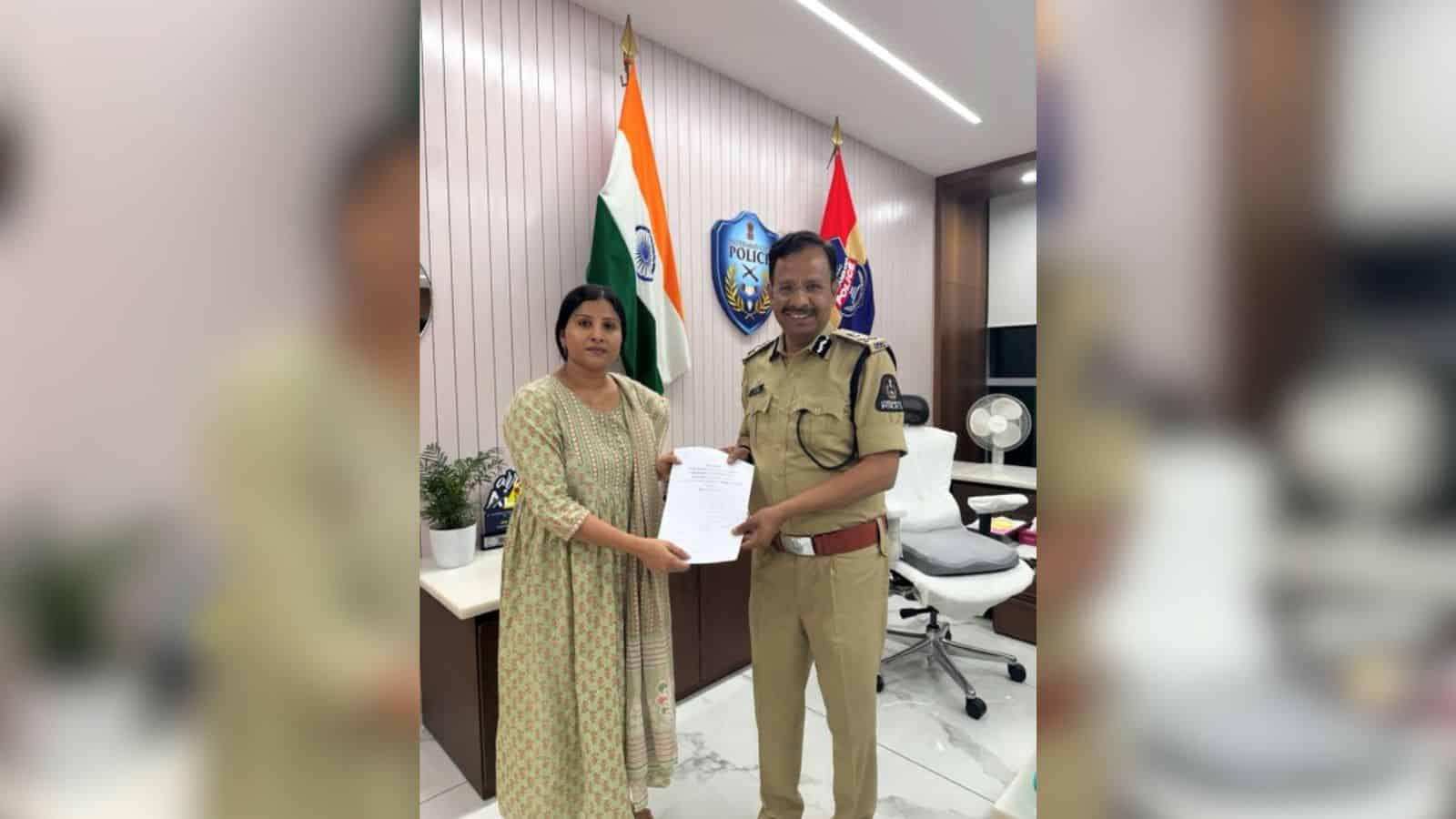 Telugu folk singer Mangli submits complaint to Hyderabad Police Commissioner VC Sajjanar against advocate Singapogu Subbarao