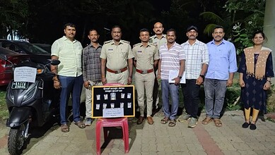 Group of police officers and civilians with evidence board, investigating thefts by fake vegetable seller.