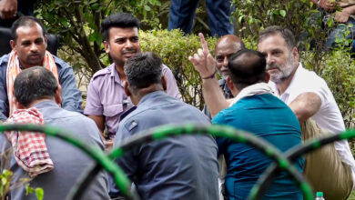 Income meter has ground to a halt, govt remains deaf Rahul on autorickshaw drivers' woes