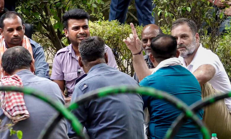 Income meter has ground to a halt, govt remains deaf Rahul on autorickshaw drivers' woes