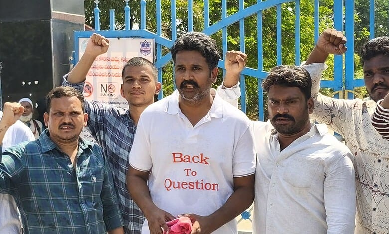 Manne Krishank, a BRS leader, celebrates his release from Sangareddy jail with supporters. The event mark.